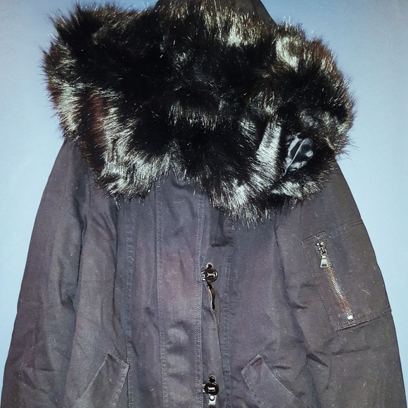 NWT:Express Coat w/ beautiful faux fur collar! - Picture 4 of 7